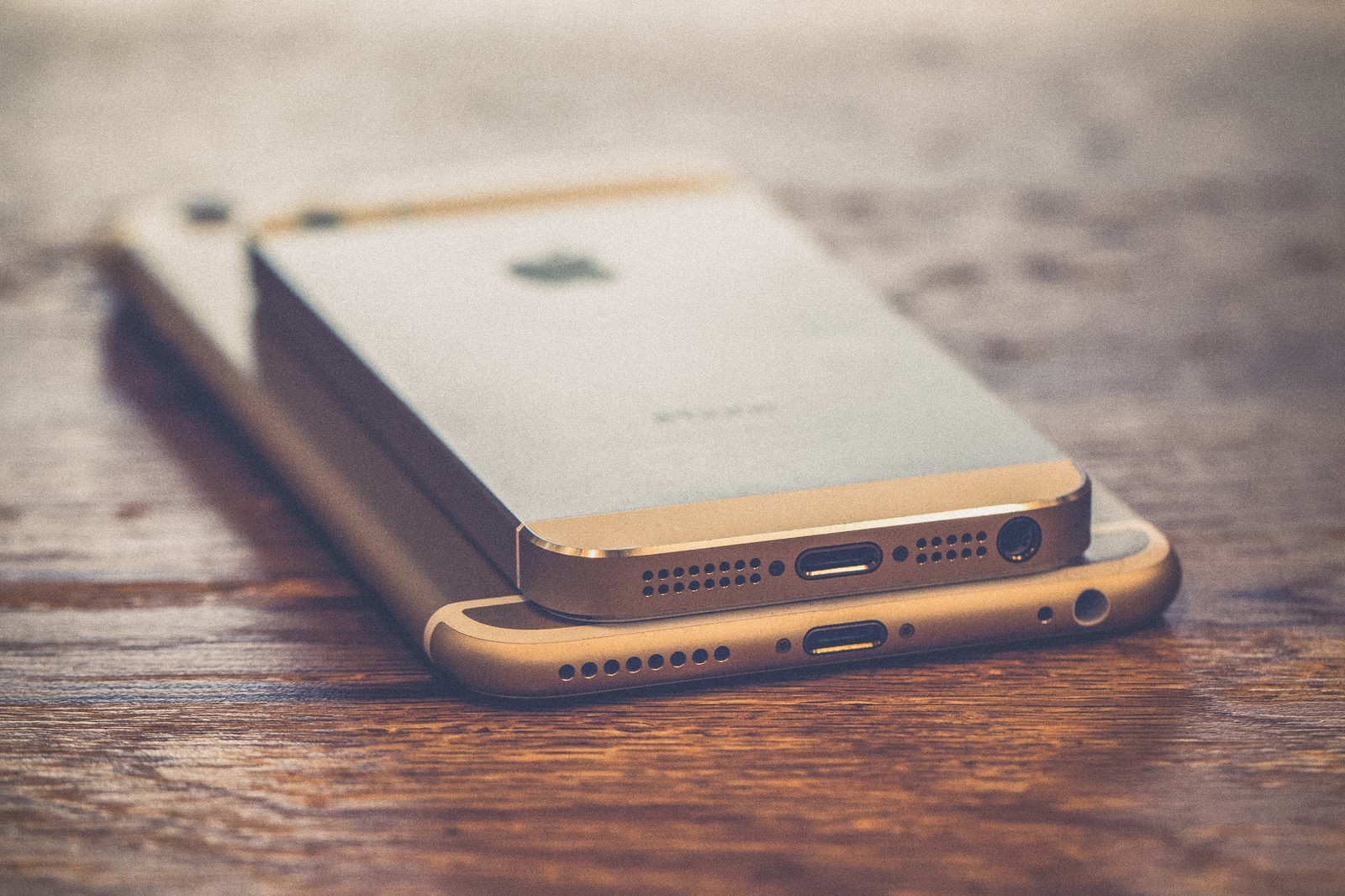 SDカードが使えないiPhoneの救世主「ライトニングUSBメモリ」とは？3