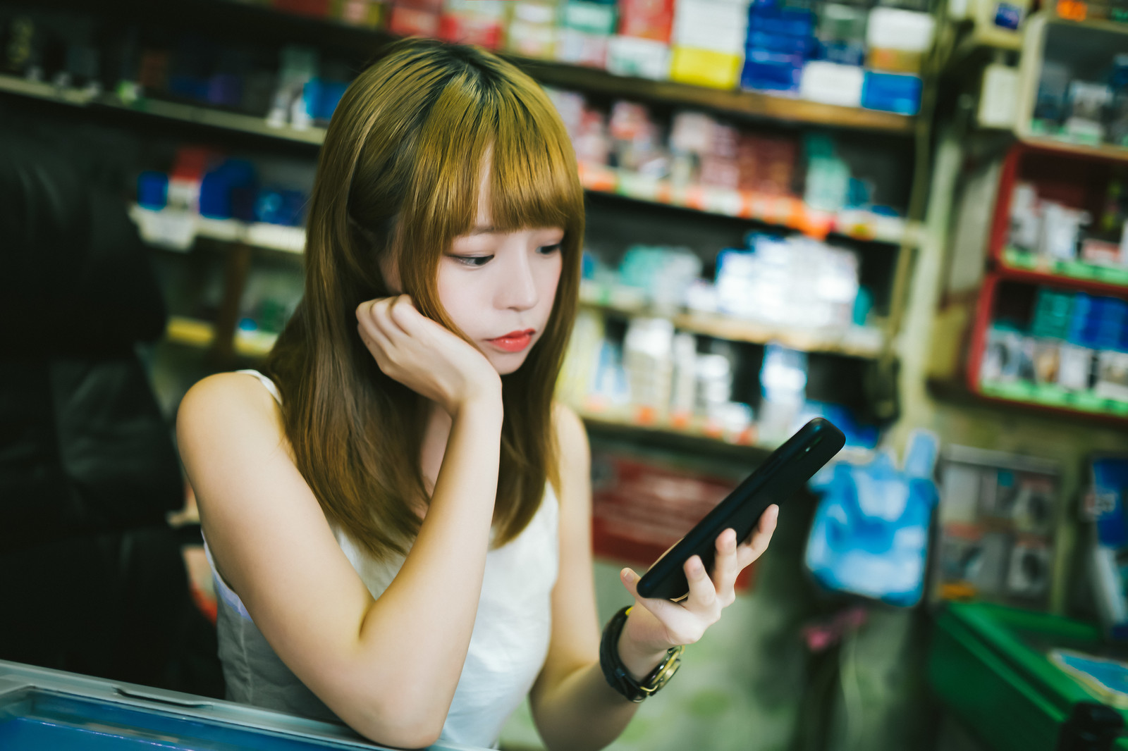 首の痛みはスマホのせいかも！ ストレートネックを改善1