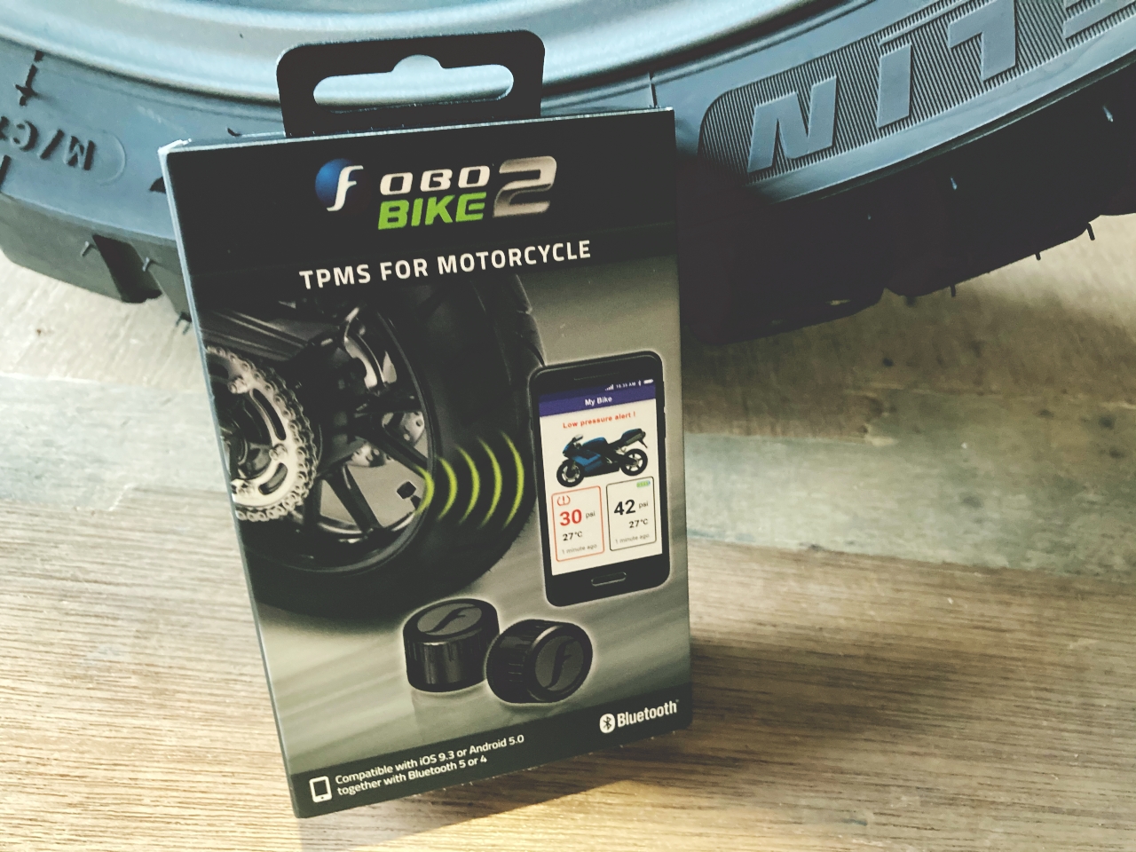バイクタイヤの空気圧チェックをスマホで？新感覚ガジェット「FOBO BIKE2」1