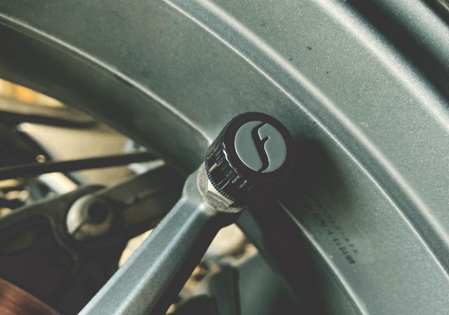 バイクタイヤの空気圧チェックをスマホで？新感覚ガジェット「FOBO BIKE2」4